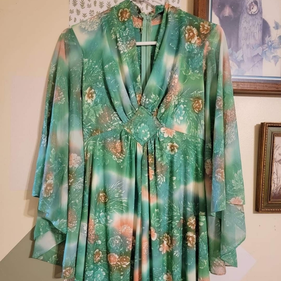 Vintage | Green Floral Angel Wing Maxi - Picture 4 of 7